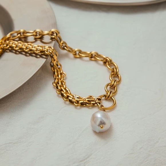 18K Gold Plated Chunky Necklace - Picture 3 of 5